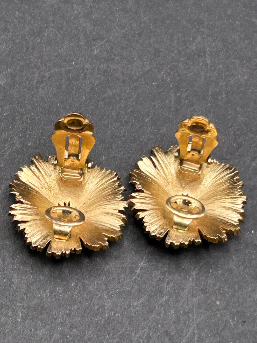 VTG Crown Trifari Gold Floral Burst Stud Clip Earrings - Picture 5 of 7